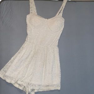 XS white romper